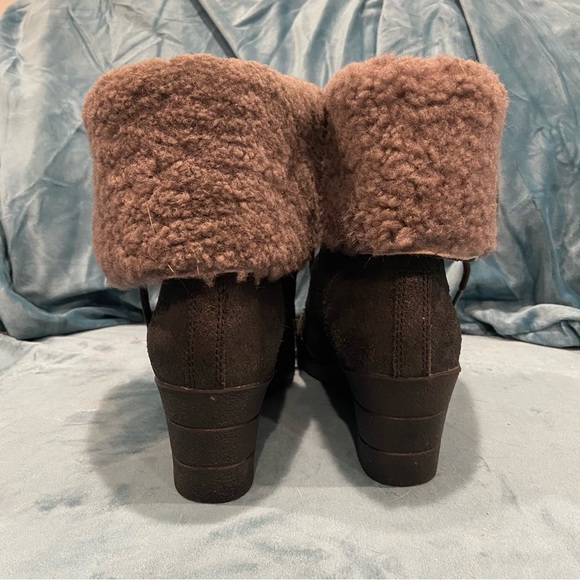 Ugg Zea Shearling Wedge Boots - Picture 4 of 8